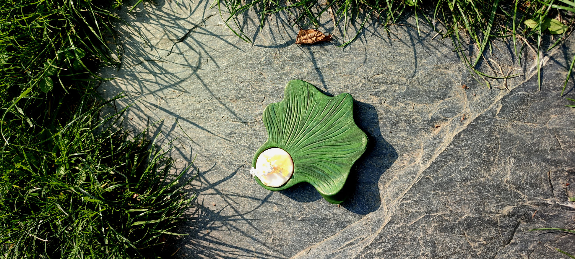 Porte bougie Ginko Feuille de lumière – Élégance naturelle – Support poétique